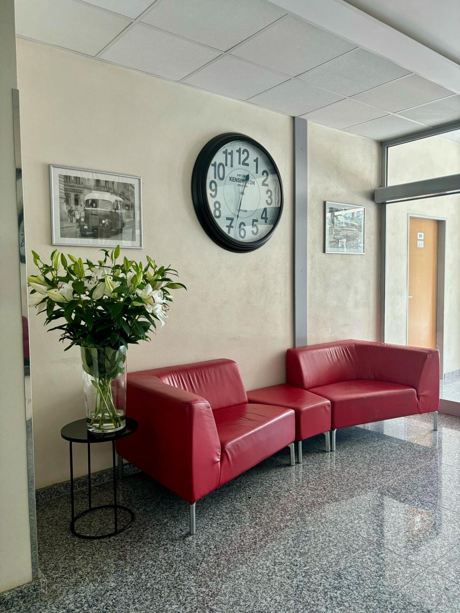 City Hotel B&B, Reception 24 7, 800M Od-From R1, Free Parking Banska Bystrica Bagian luar foto