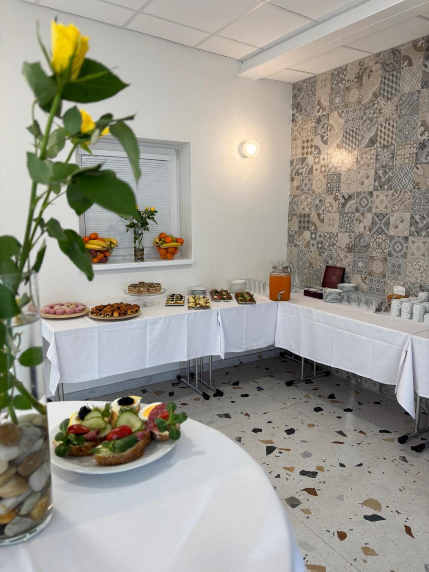 City Hotel B&B, Reception 24 7, 800M Od-From R1, Free Parking Banska Bystrica Bagian luar foto