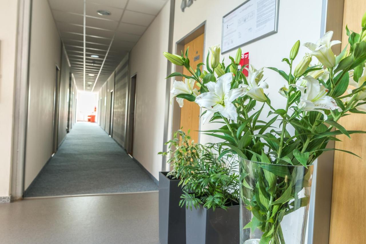 City Hotel B&B, Reception 24 7, 800M Od-From R1, Free Parking Banska Bystrica Bagian luar foto