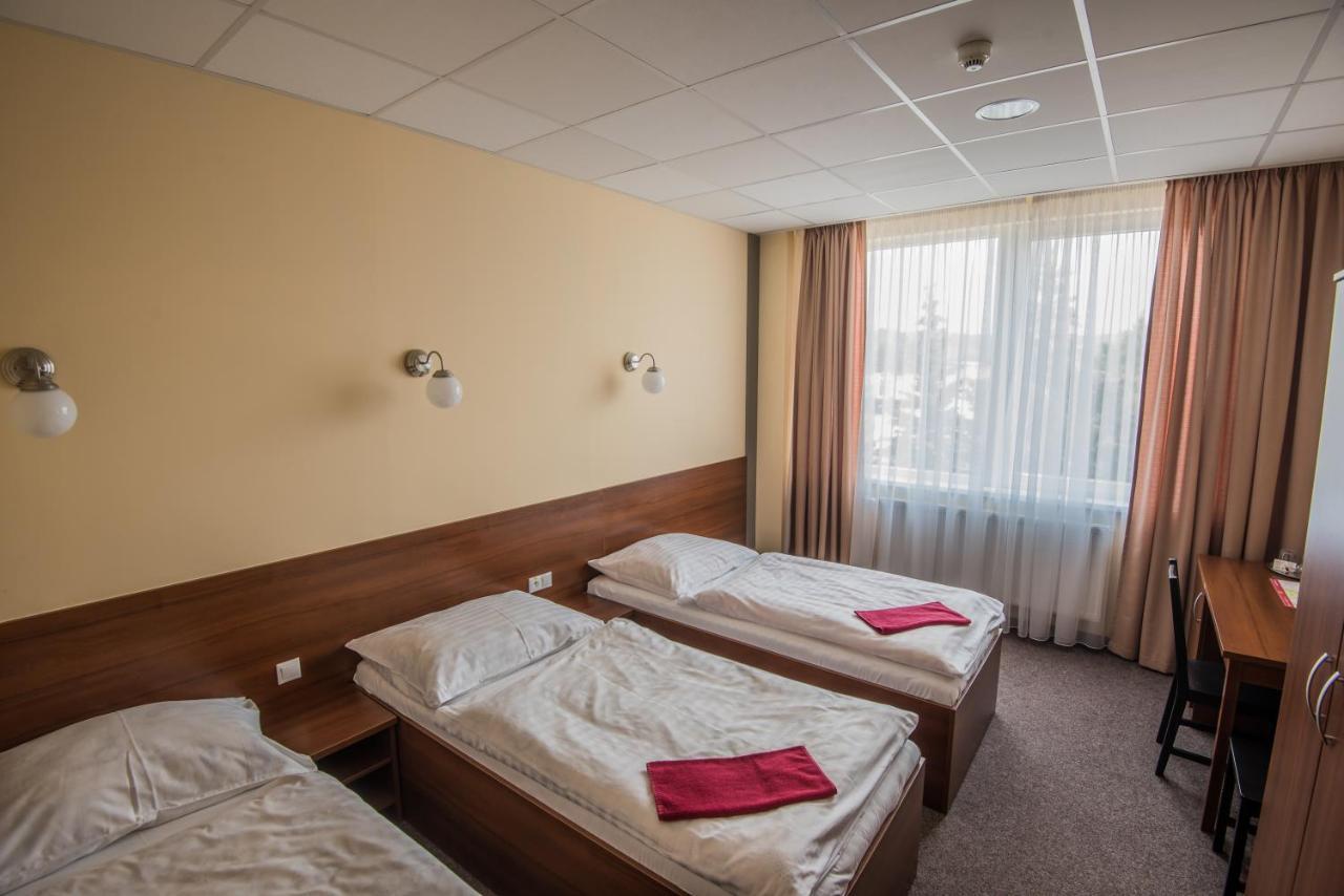 City Hotel B&B, Reception 24 7, 800M Od-From R1, Free Parking Banska Bystrica Bagian luar foto