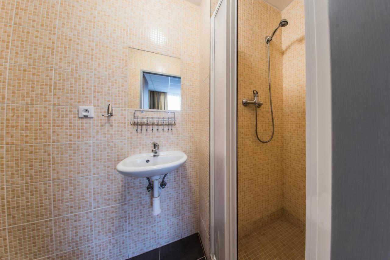 City Hotel B&B, Reception 24 7, 800M Od-From R1, Free Parking Banska Bystrica Bagian luar foto