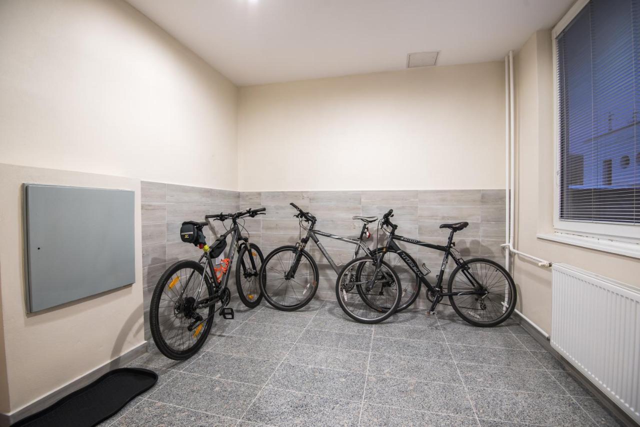 City Hotel B&B, Reception 24 7, 800M Od-From R1, Free Parking Banska Bystrica Bagian luar foto